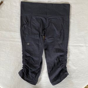 Lululemon scrunch crop leggings.